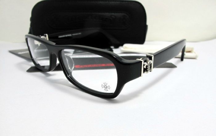 Новая коллекция оптических оправ Chrome Hearts Love Glove